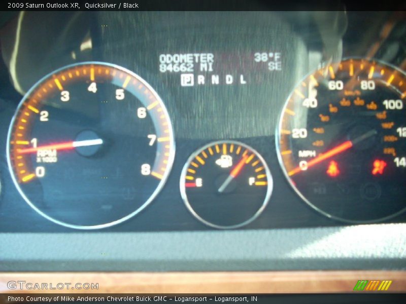Quicksilver / Black 2009 Saturn Outlook XR