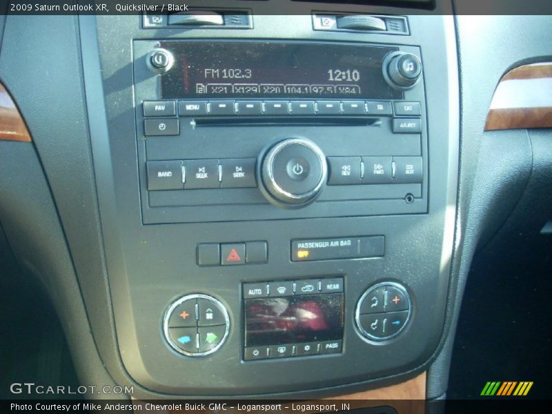 Quicksilver / Black 2009 Saturn Outlook XR