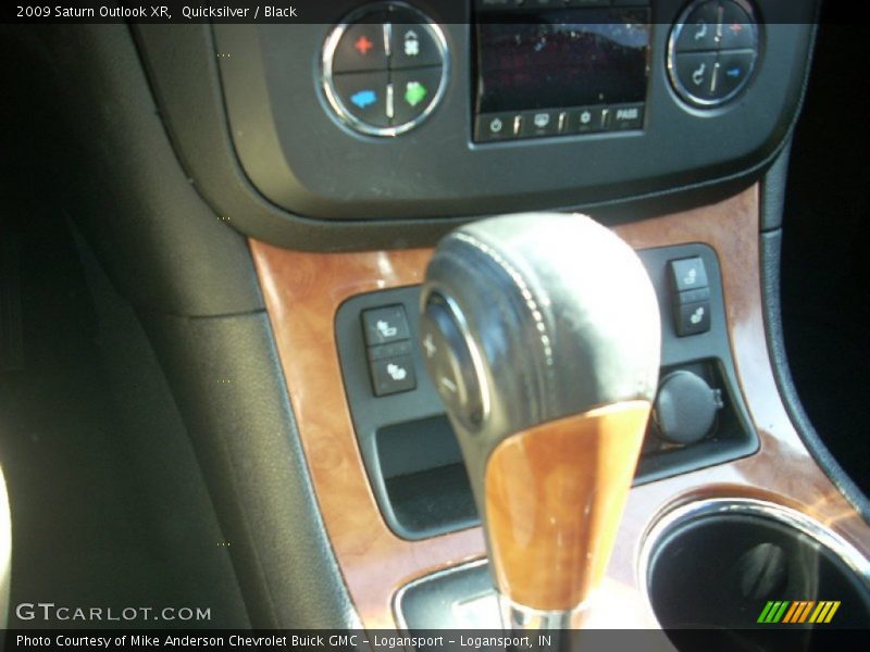 Quicksilver / Black 2009 Saturn Outlook XR
