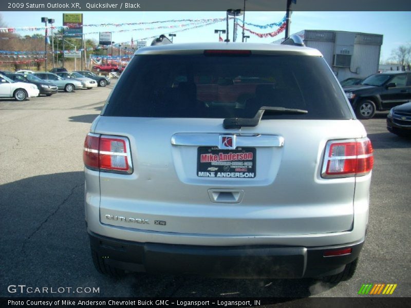 Quicksilver / Black 2009 Saturn Outlook XR