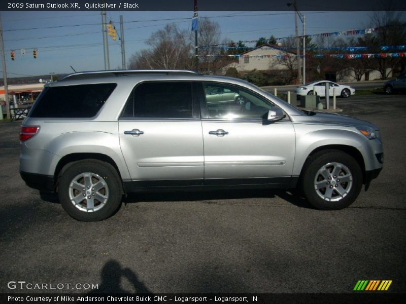 Quicksilver / Black 2009 Saturn Outlook XR