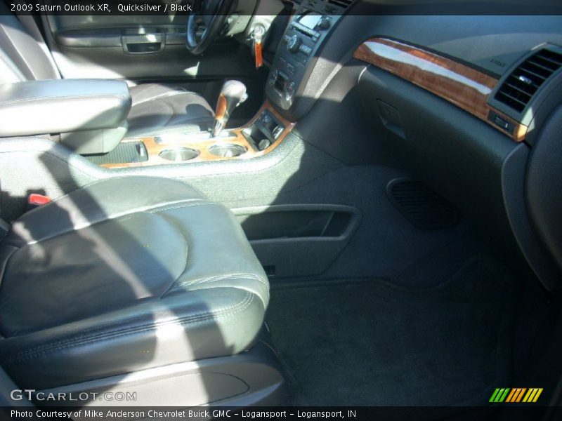 Quicksilver / Black 2009 Saturn Outlook XR