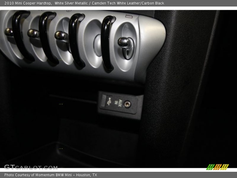 White Silver Metallic / Camden Tech White Leather/Carbon Black 2010 Mini Cooper Hardtop