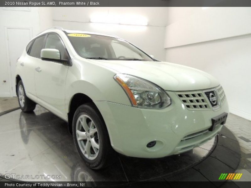 Phantom White / Black 2010 Nissan Rogue SL AWD