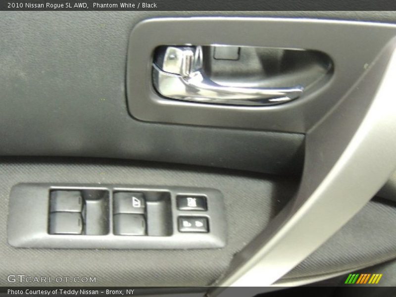 Phantom White / Black 2010 Nissan Rogue SL AWD