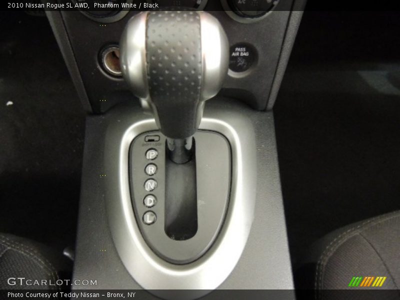 Phantom White / Black 2010 Nissan Rogue SL AWD