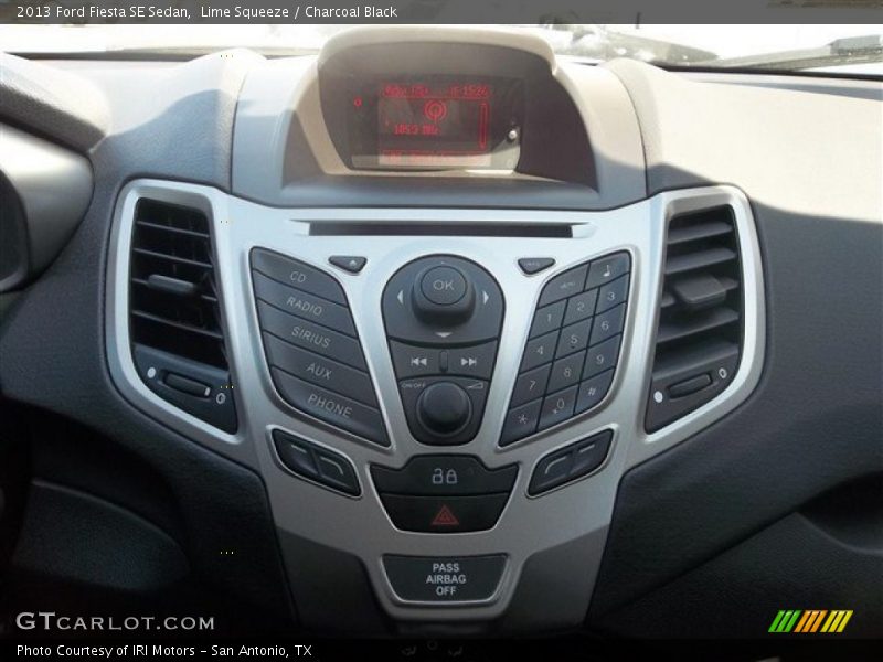 Lime Squeeze / Charcoal Black 2013 Ford Fiesta SE Sedan