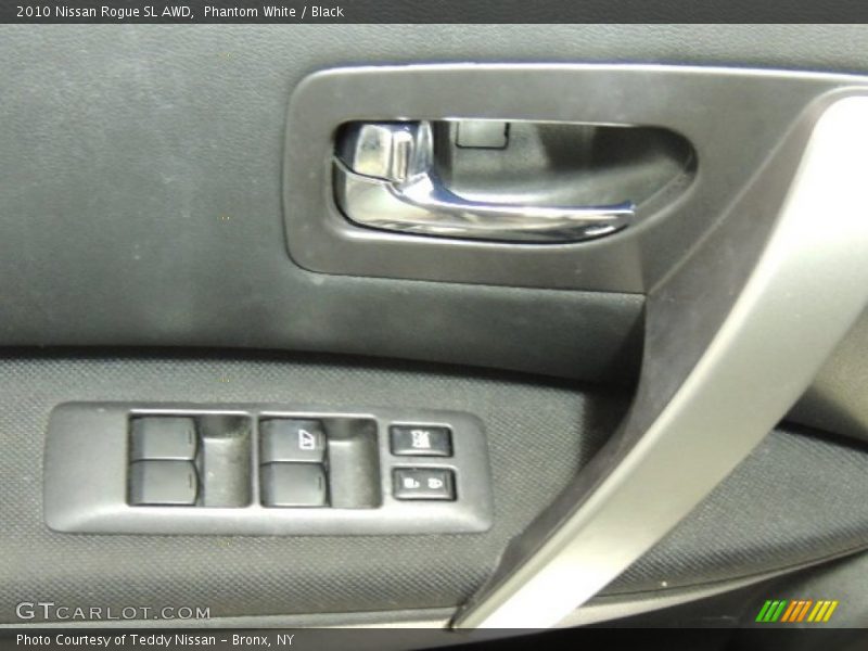 Phantom White / Black 2010 Nissan Rogue SL AWD