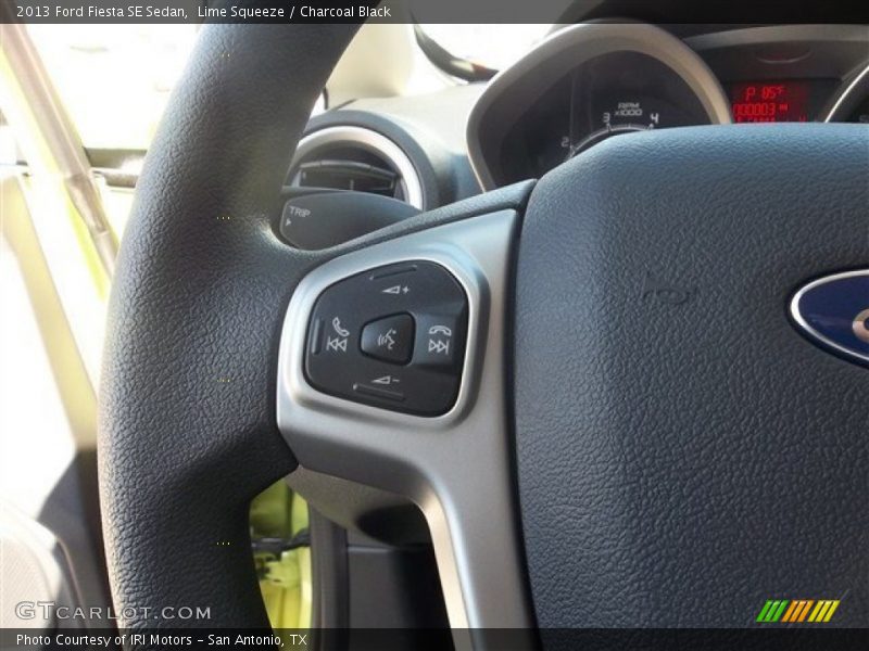 Lime Squeeze / Charcoal Black 2013 Ford Fiesta SE Sedan