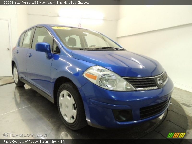 Blue Metallic / Charcoal 2009 Nissan Versa 1.8 S Hatchback