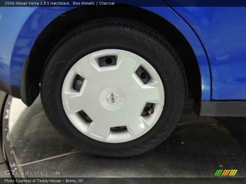 Blue Metallic / Charcoal 2009 Nissan Versa 1.8 S Hatchback