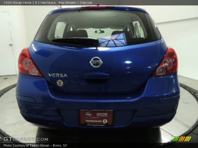 Blue Metallic / Charcoal 2009 Nissan Versa 1.8 S Hatchback