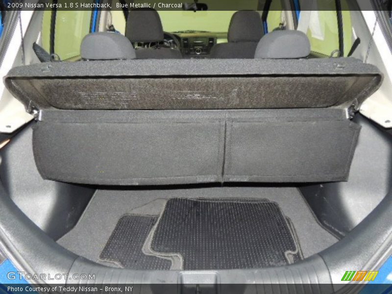 Blue Metallic / Charcoal 2009 Nissan Versa 1.8 S Hatchback