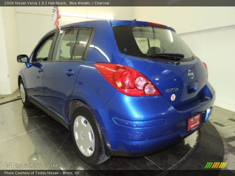 Blue Metallic / Charcoal 2009 Nissan Versa 1.8 S Hatchback