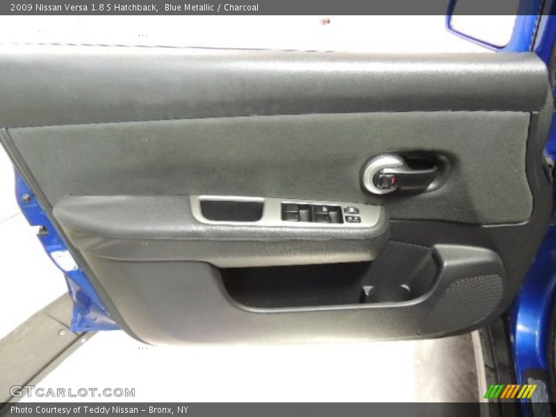 Blue Metallic / Charcoal 2009 Nissan Versa 1.8 S Hatchback
