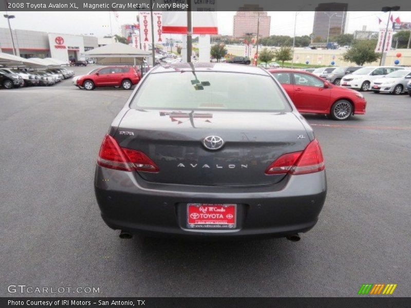 Magnetic Gray Metallic / Ivory Beige 2008 Toyota Avalon XL