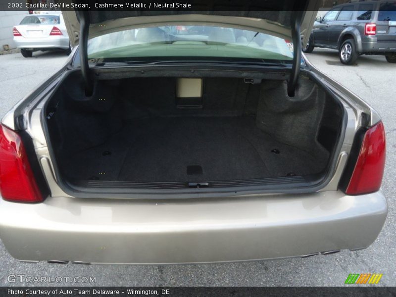 Cashmere Metallic / Neutral Shale 2002 Cadillac DeVille Sedan