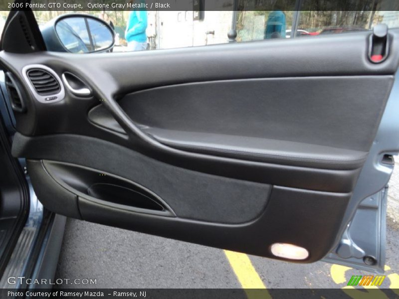 Door Panel of 2006 GTO Coupe