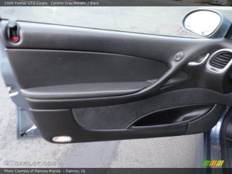 Door Panel of 2006 GTO Coupe