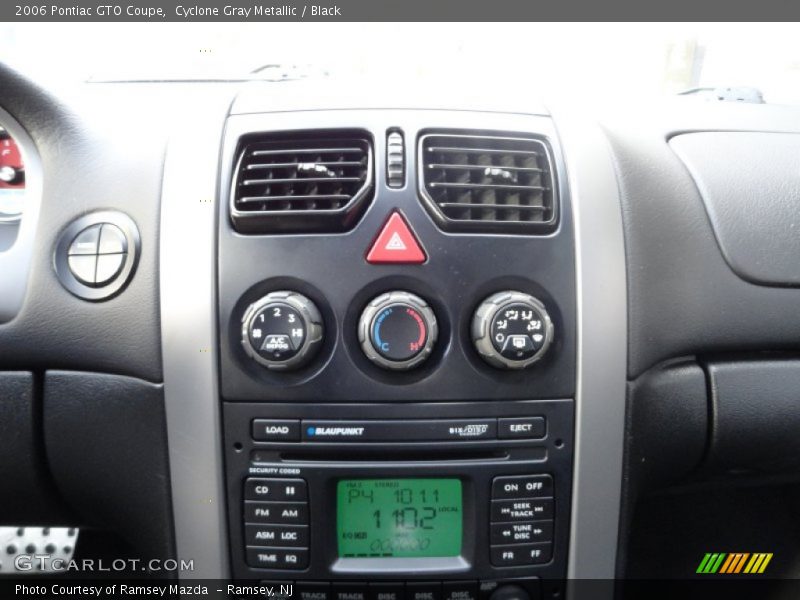 Controls of 2006 GTO Coupe