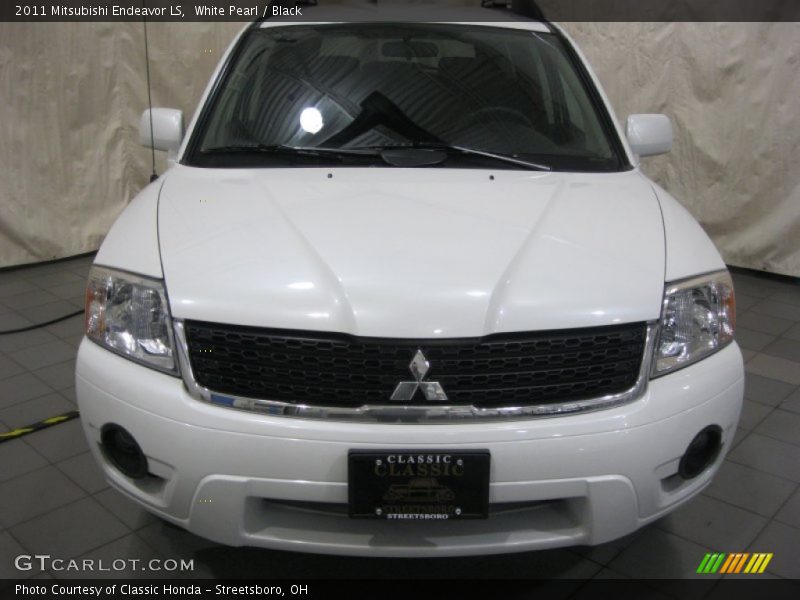 White Pearl / Black 2011 Mitsubishi Endeavor LS