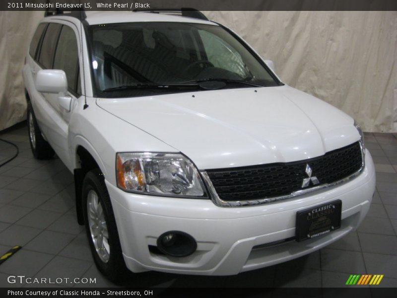 White Pearl / Black 2011 Mitsubishi Endeavor LS