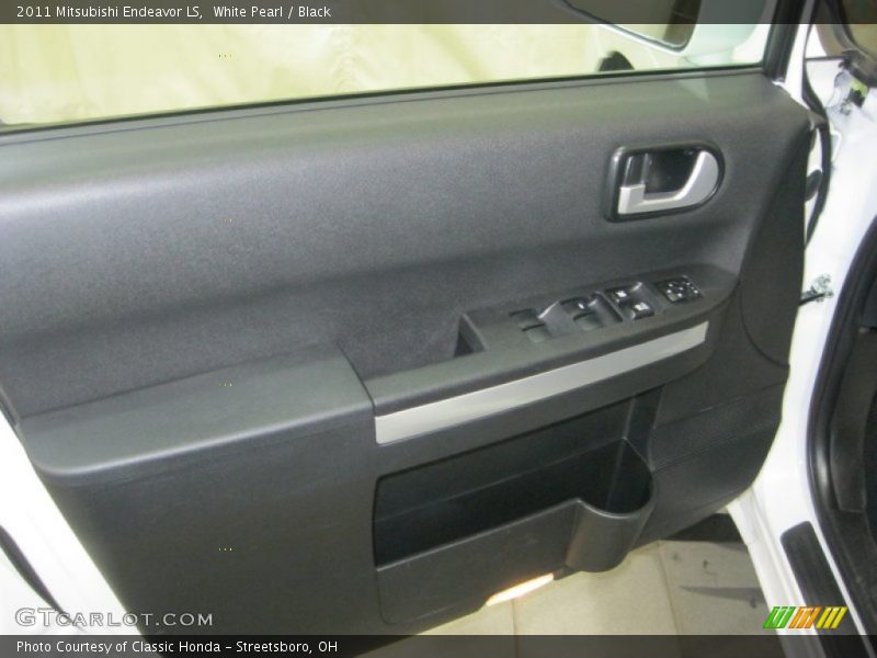 White Pearl / Black 2011 Mitsubishi Endeavor LS