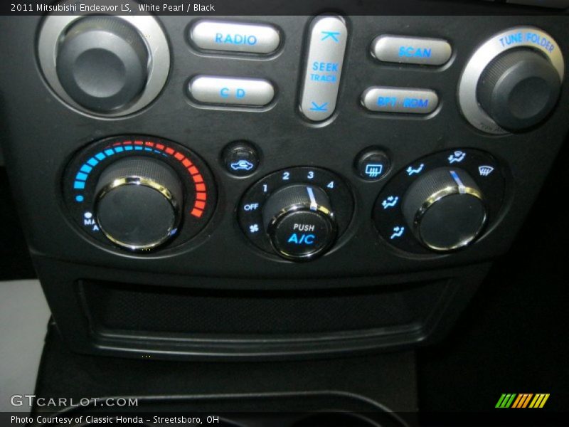 White Pearl / Black 2011 Mitsubishi Endeavor LS