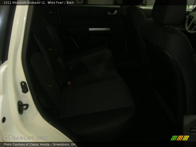 White Pearl / Black 2011 Mitsubishi Endeavor LS