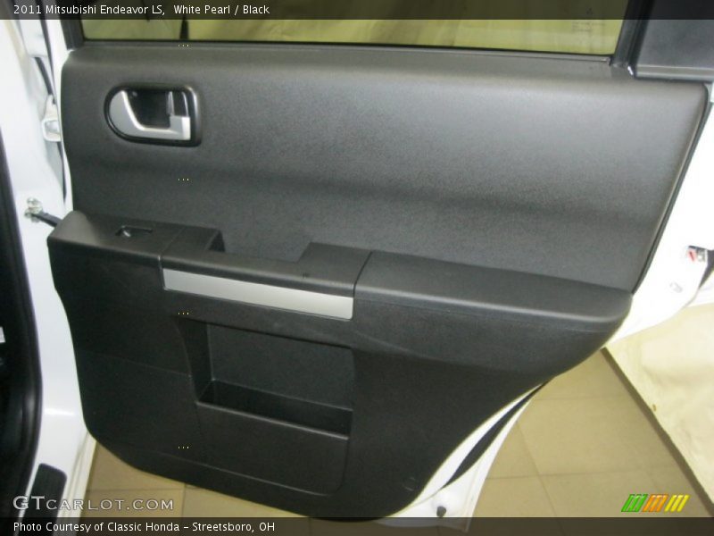 White Pearl / Black 2011 Mitsubishi Endeavor LS