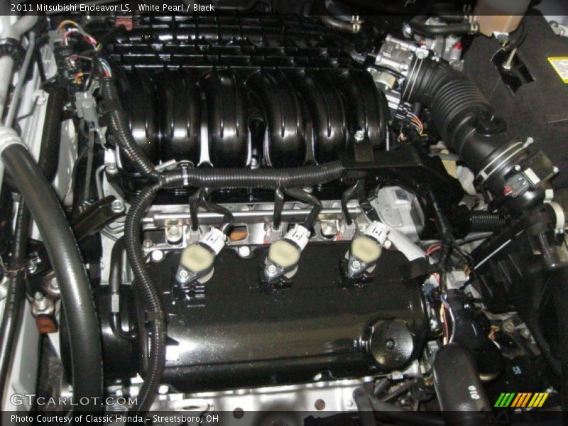 White Pearl / Black 2011 Mitsubishi Endeavor LS
