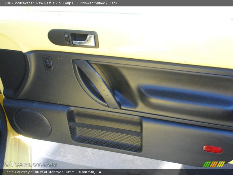 Sunflower Yellow / Black 2007 Volkswagen New Beetle 2.5 Coupe