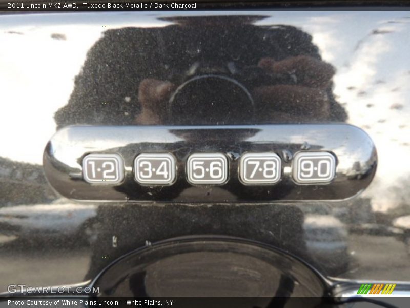 Tuxedo Black Metallic / Dark Charcoal 2011 Lincoln MKZ AWD