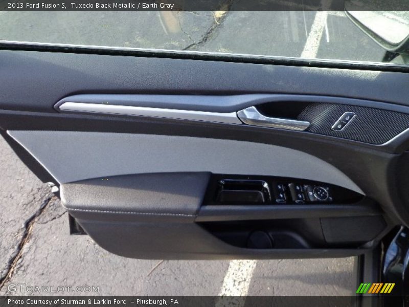 Tuxedo Black Metallic / Earth Gray 2013 Ford Fusion S