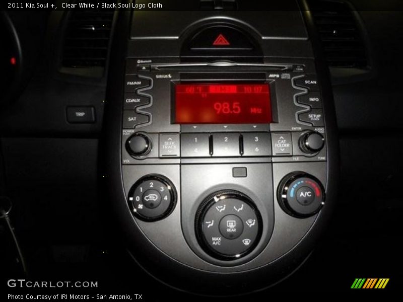 Clear White / Black Soul Logo Cloth 2011 Kia Soul +