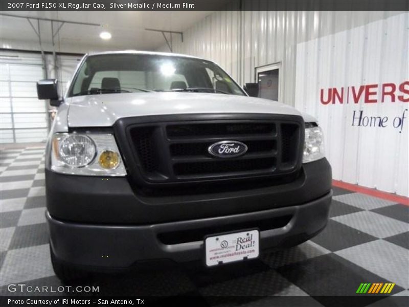 Silver Metallic / Medium Flint 2007 Ford F150 XL Regular Cab