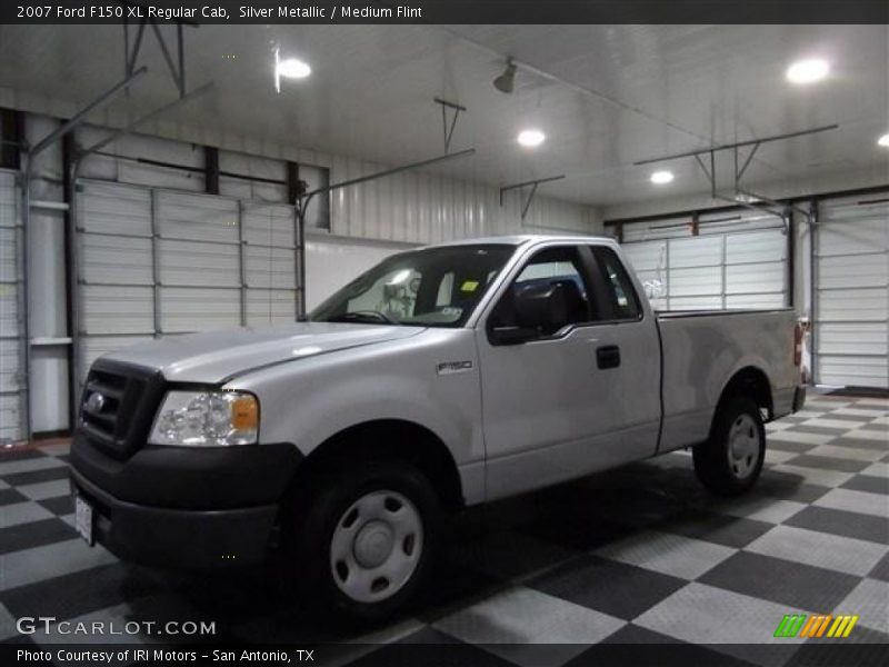 Silver Metallic / Medium Flint 2007 Ford F150 XL Regular Cab