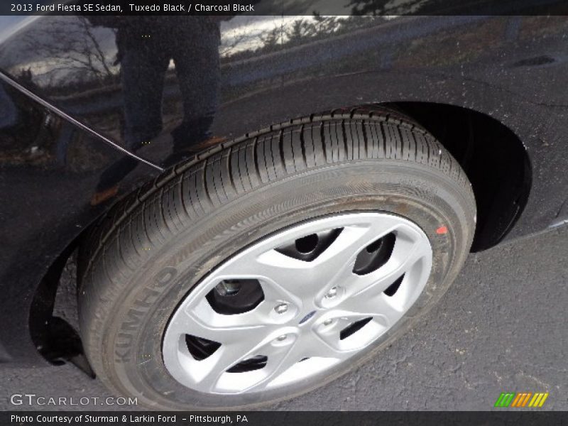 Tuxedo Black / Charcoal Black 2013 Ford Fiesta SE Sedan