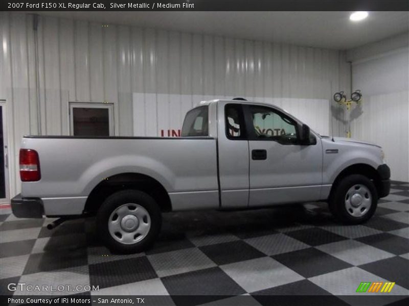 Silver Metallic / Medium Flint 2007 Ford F150 XL Regular Cab