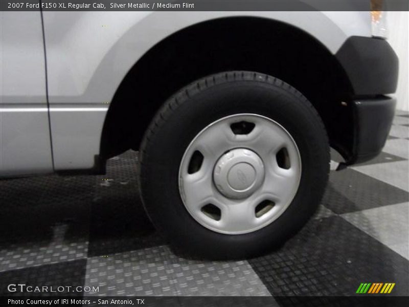 Silver Metallic / Medium Flint 2007 Ford F150 XL Regular Cab