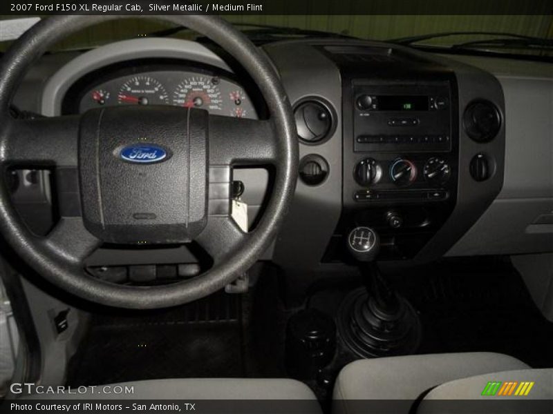 Silver Metallic / Medium Flint 2007 Ford F150 XL Regular Cab
