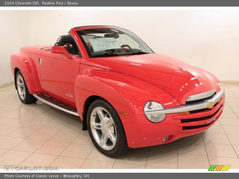 Front 3/4 View of 2004 SSR 