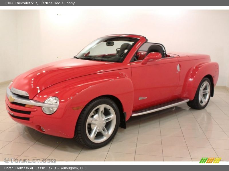 Front 3/4 View of 2004 SSR 