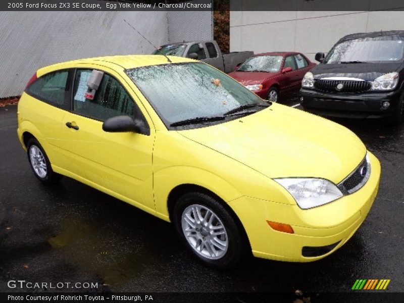 Front 3/4 View of 2005 Focus ZX3 SE Coupe