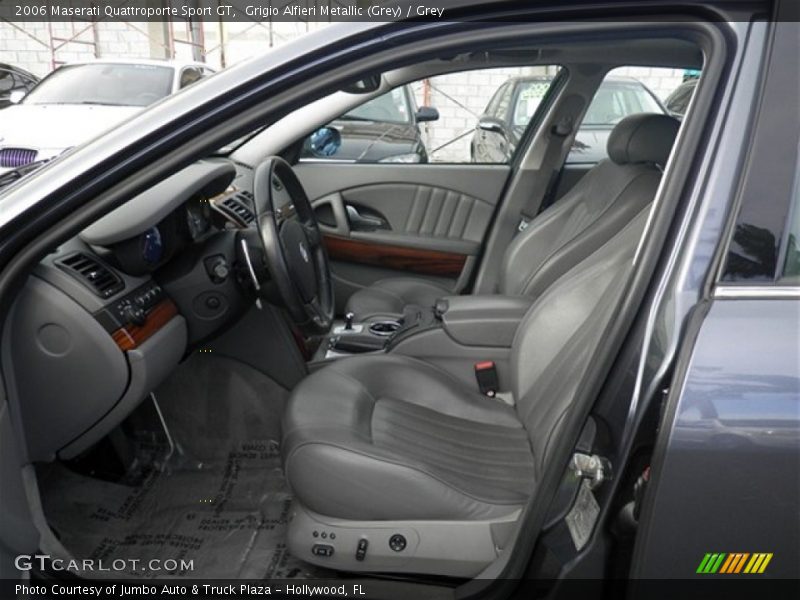 Front Seat of 2006 Quattroporte Sport GT