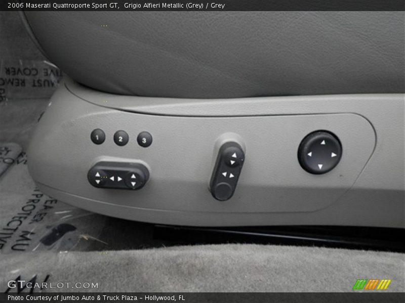 Controls of 2006 Quattroporte Sport GT