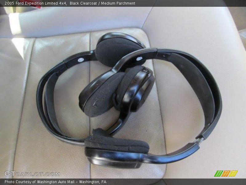 Black Clearcoat / Medium Parchment 2005 Ford Expedition Limited 4x4