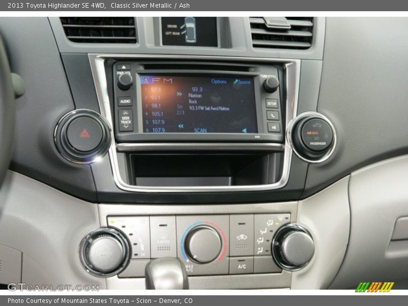 Classic Silver Metallic / Ash 2013 Toyota Highlander SE 4WD