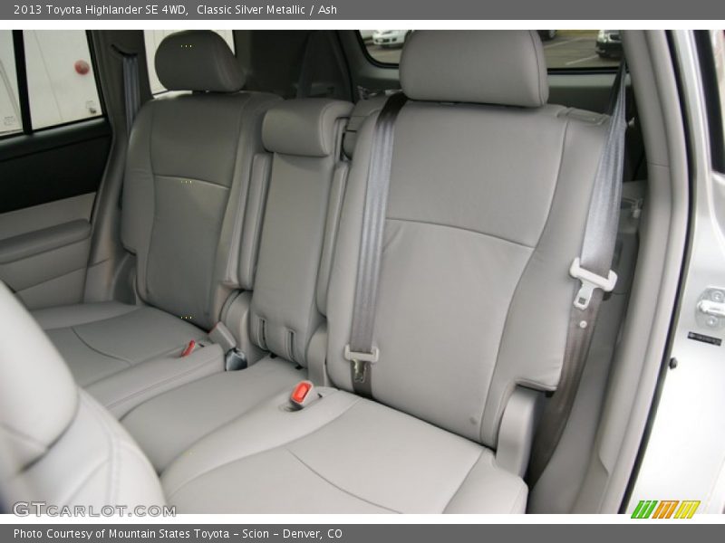 Classic Silver Metallic / Ash 2013 Toyota Highlander SE 4WD