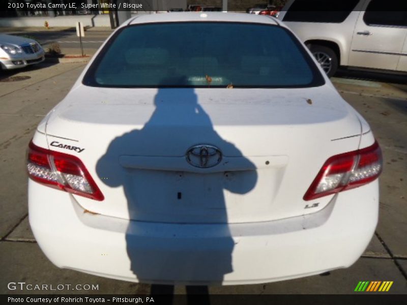 Super White / Bisque 2010 Toyota Camry LE